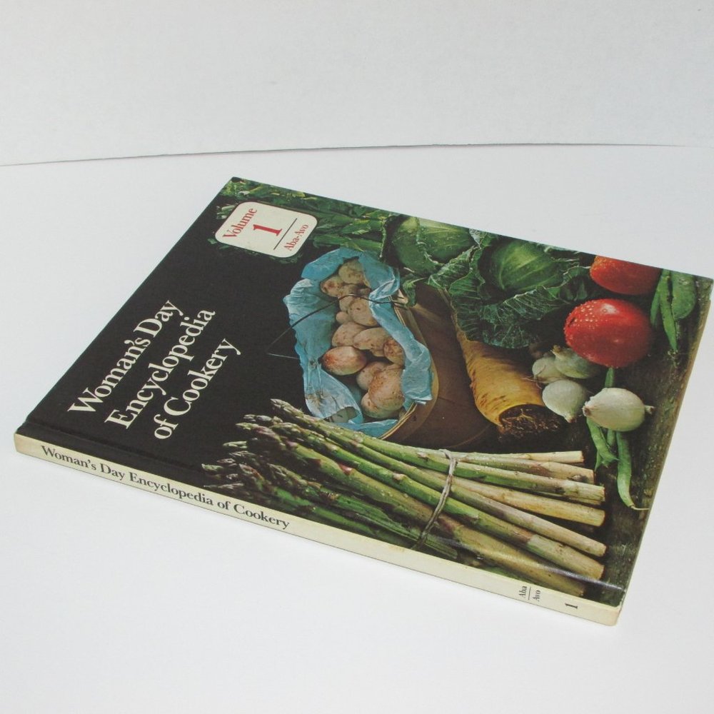 Vintage Cookbook Woman's Day Encyclopedia of Cookery 1 1979 Recipes Cooking - Picture 3 of 13